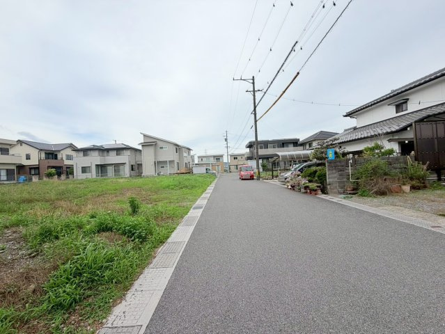 売土地　不破郡垂井町綾戸　全4区画分譲の前面道路含む現地写真