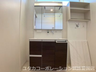 【独立洗面台】 | 【商談中】釧路町昆布森1丁目25-1売家 | 洗面台下部の収納も多めに入りそうです♪
