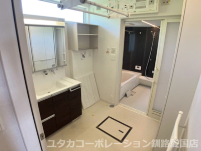 【脱衣所】 | 【商談中】釧路町昆布森1丁目25-1売家 | こちらもゆとりある空間♪