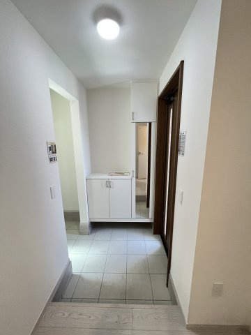 【玄関】 | 福岡市早良区小田部1丁目1期　1号棟（全1棟）【仲介手数料無料・0円】 | 施工例。施工例は完成時と異なる場合があります。