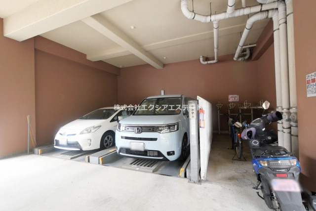 エストレージャ 文の里の駐車場