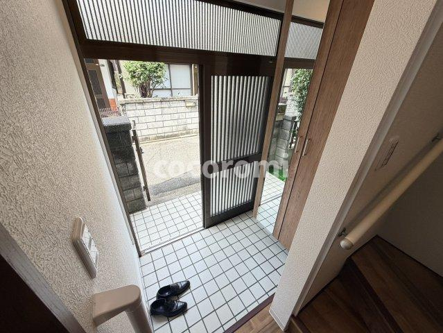 門真市本町貸家の玄関