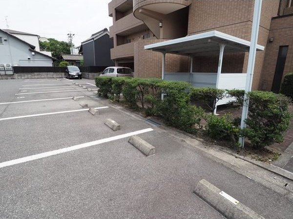 セントラルハイツ星の門の駐車場