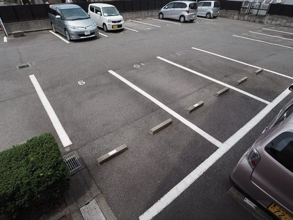 セントラルハイツ星の門の駐車場