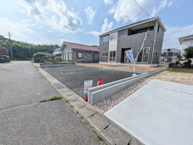 北茨城市中郷町日棚　第1　新築戸建ての前面道路含む現地写真|写真だけでは伝わらない快適さを、ぜひ現地で体感しませんか？
即日見学可能です！平日のご案内も可能です♪
お気軽にお問合せまたはお電話ください！
0297-86-8370まで【リアライズ不動産】