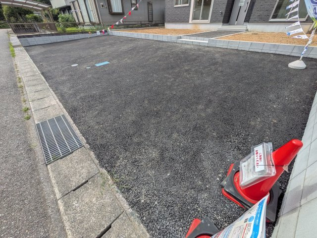 北茨城市中郷町日棚　第1　新築戸建ての駐車場|駐車4台可能で、出し入れしやすいゆとりのカースペース。
月々の駐車場代が不要な点も大きな魅力です。