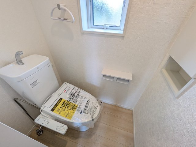 北茨城市中郷町日棚　第1　新築戸建てのトイレ|少ない水でもパワフルに洗浄する節水設計。清潔さと機能性を両立させた、毎日気持ち良く使えるトイレ空間です。