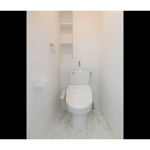 フローリッシュⅢのトイレ|嬉しい温水洗浄便座付き♪