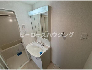【洗面所】 | エルベコート豊中服部 | ※同タイプの写真となり、実際のお部屋とは異なる場合があります
