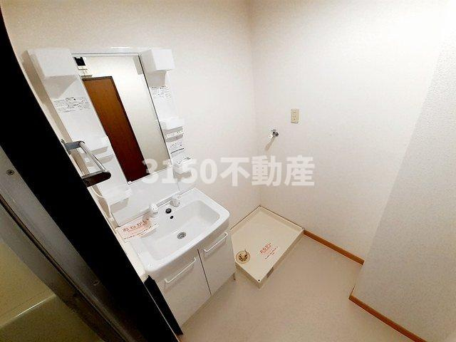 スクエアガーデンの洗面所|明るい洗面所です
