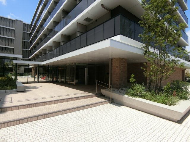 ラティエラ武蔵小杉のエントランス
