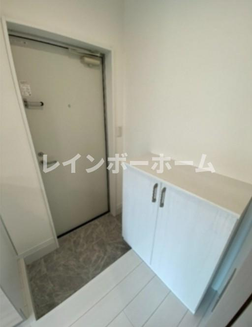 メグリオ新松戸Ⅱの玄関|収納もある玄関です
