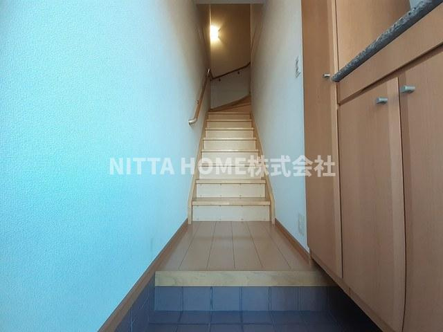 丹波篠山市野中のアパートの玄関|お部屋は２階になります◆