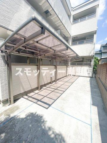 クリエオーレ聖天下の駐車場