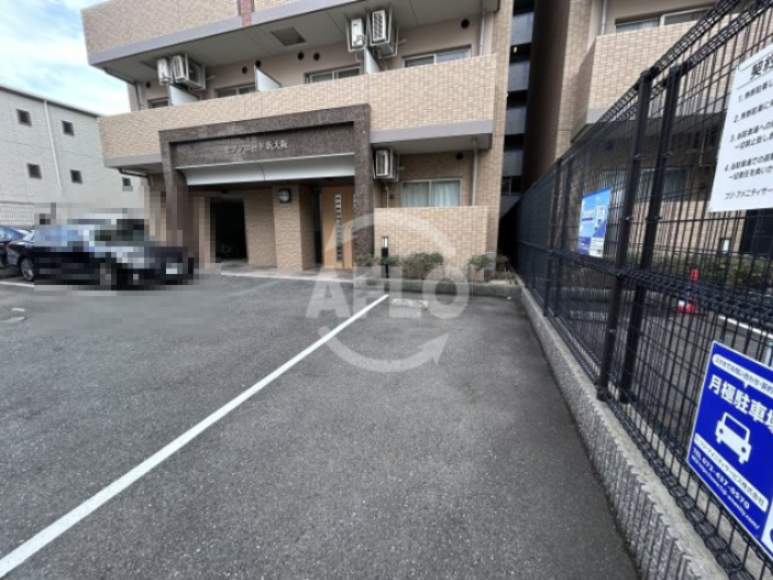 シャルマンフジ新大阪の駐車場|駐車場