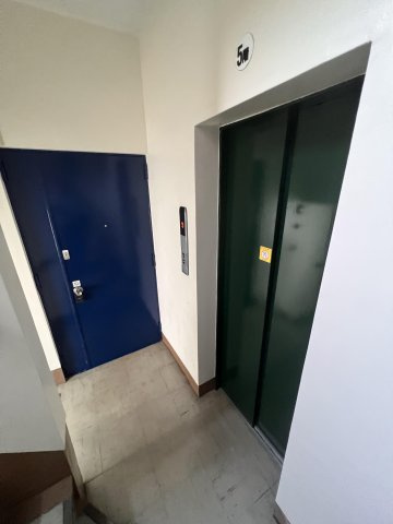 カワイビルの玄関