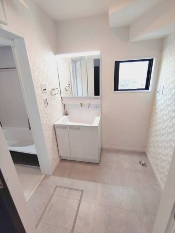 新築戸建の独立洗面台