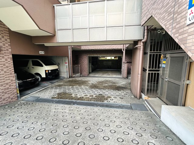 横浜駅が庭っ！そう言いたくはありませんか？この辺りでワンちゃんの散歩をしている方を見かけると、勝ち組やなぁ～ってつい思っちゃう。それが、『藤和シティホームズ桜木町BAY-SCAPE』リノベーションの駐車場|カースペースがあります