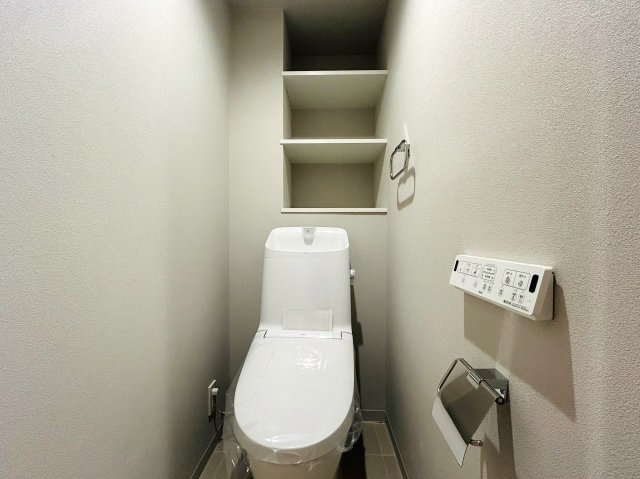 横浜駅が庭っ！そう言いたくはありませんか？この辺りでワンちゃんの散歩をしている方を見かけると、勝ち組やなぁ～ってつい思っちゃう。それが、『藤和シティホームズ桜木町BAY-SCAPE』リノベーションのトイレ|清潔感のあるトイレです