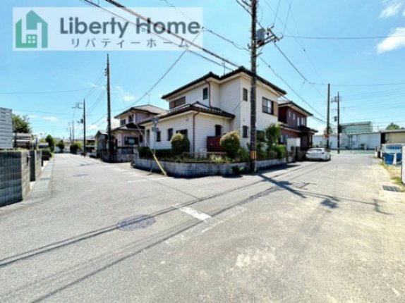 龍ケ崎市松ケ丘5期　新築戸建　2号棟の前面道路含む現地写真