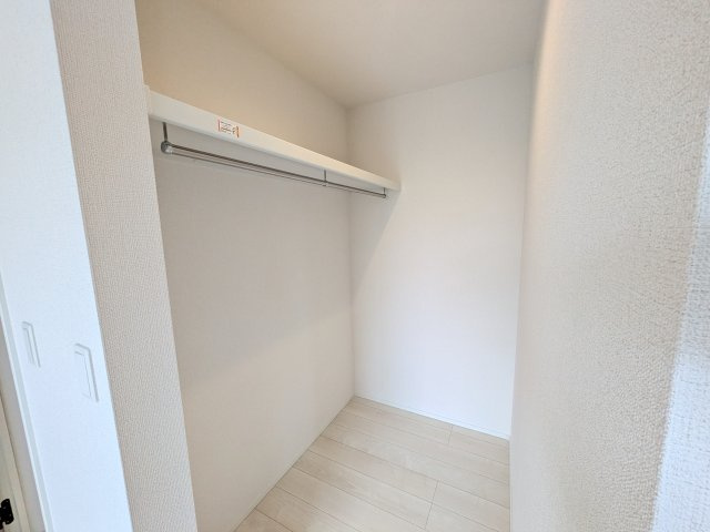 取手市白山　8期　新築戸建ての収納|パイプ棚付きで奥行きもある大容量のクローゼットです♪