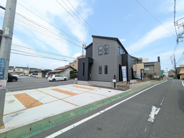 取手市白山　8期　新築戸建ての前面道路含む現地写真|駐車は3台可能です♪