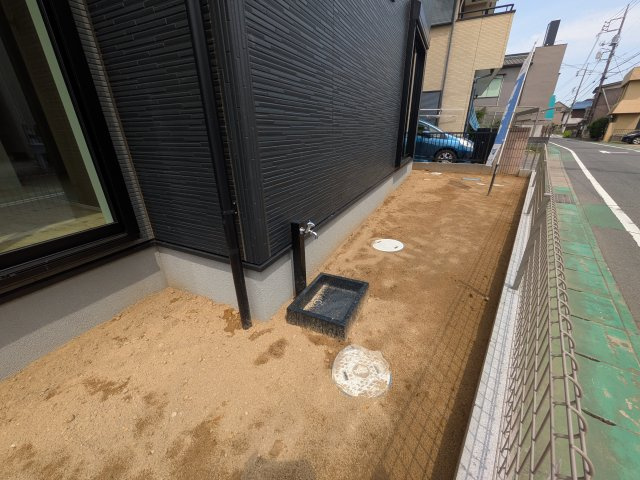 取手市白山　8期　新築戸建ての庭|リビングに明るい光を届ける南庭。
お子様の遊び場やペットのスペースとしても最適です。
室内外で心地よい暮らしが叶います。
