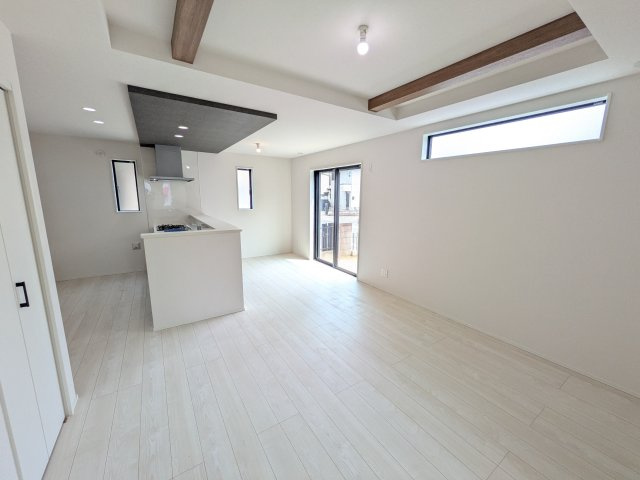 取手市白山　8期　新築戸建ての居間・リビング|南向きで明るく陽当たりの良いリビングです♪