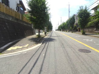 【前面道路含む現地写真】 | 川西市萩原台西3丁目230　建築条件無土地