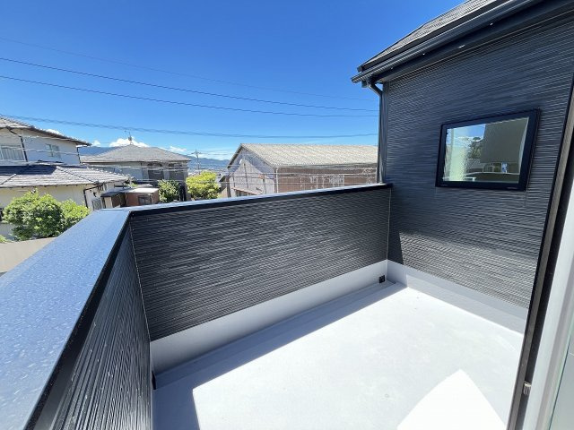 【バルコニー】 | 福岡市南区屋形原2丁目25-1期　1号棟（全4棟）【仲介手数料無料・0円】 | 施工例。施工例は完成時と異なる場合があります。
