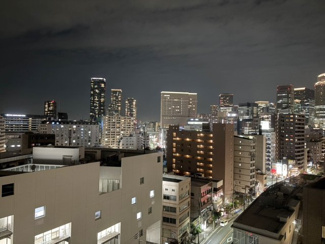 【居間・リビング】 | シエリアタワー中之島 | 【リビングダイニング】角住戸につき、円形のコーナーサッシから暖かな陽が差し込みます！