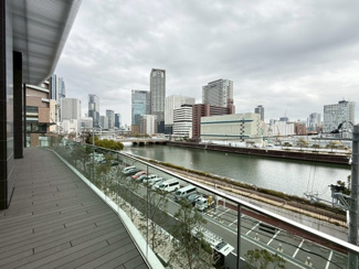 【その他共用部分】 | シエリアタワー中之島 | 【リバーサイドテラス】3階には、川沿いの中之島の景色を一望可能なテラス！