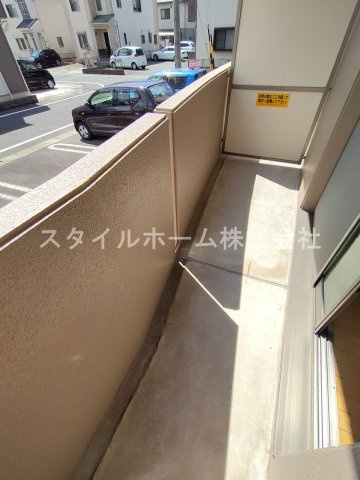 レグルスのバルコニー|同建物内別部屋の写真です。