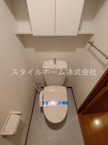 レグルスのトイレ|同建物内別部屋の写真です。