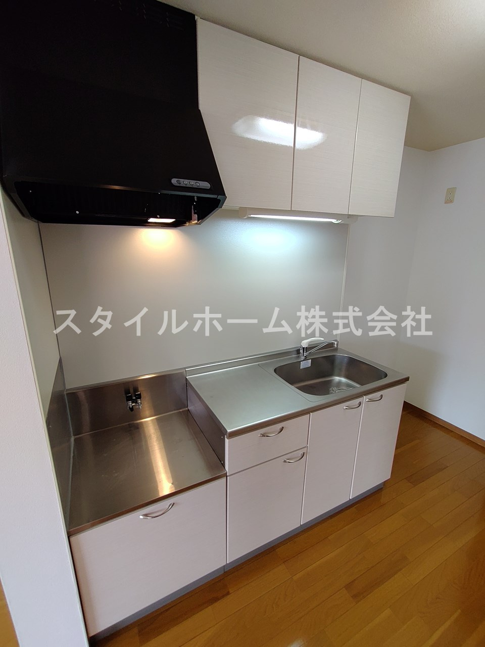 レグルスのキッチン|同建物内別部屋の写真です。