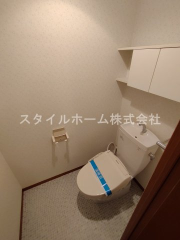 レグルスのトイレ|同建物内別部屋の写真です。