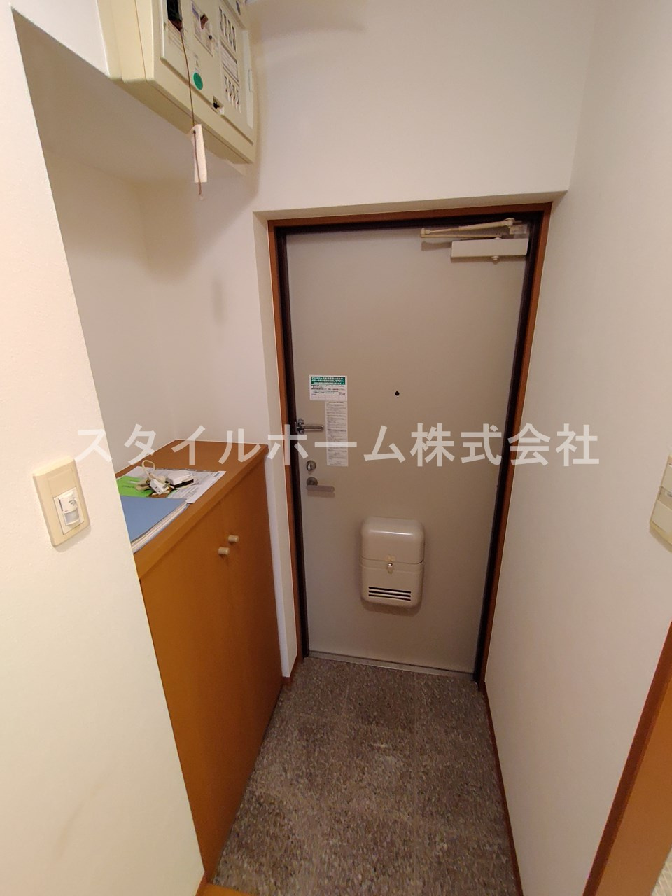 レグルスの玄関|同建物内別部屋の写真です。