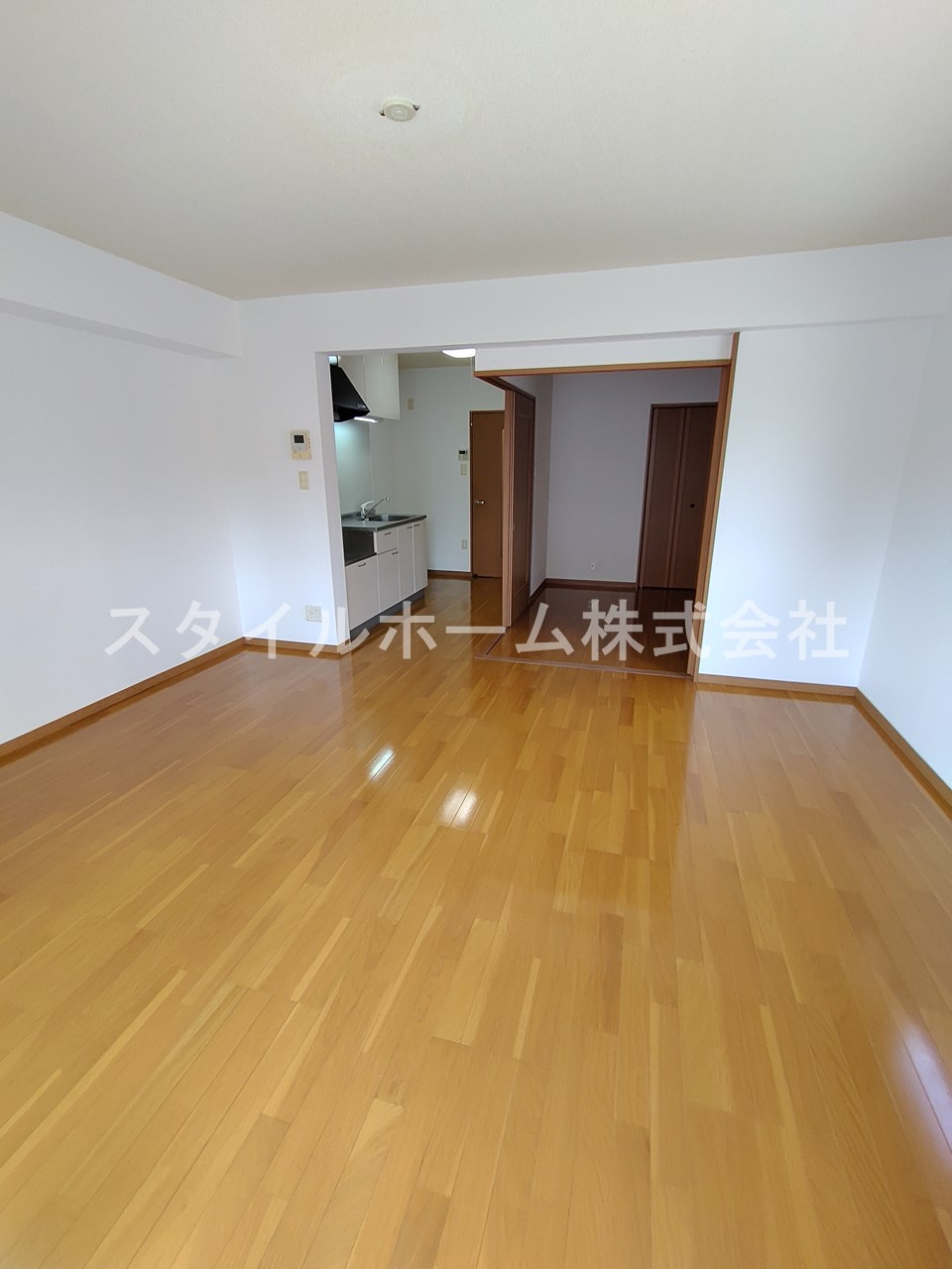 レグルスの内装|同建物内別部屋の写真です。