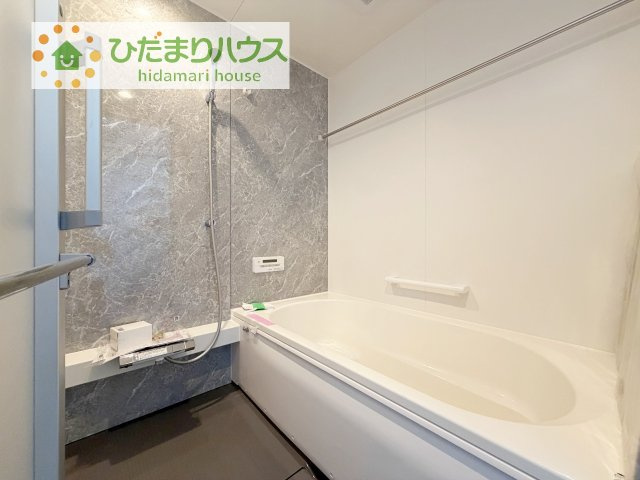 【浴室】 | 牛久市中央1丁目　新築戸建　2号棟 | 大人が足を伸ばしても十分な広さ！一人でゆっくりくつろぐ時間も大切です！