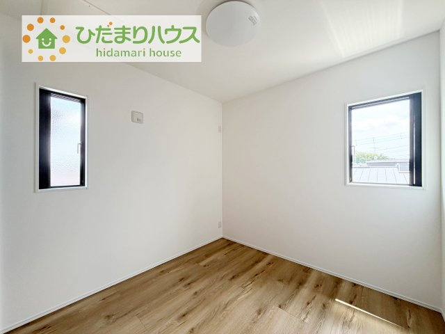 【洋室】 | 牛久市中央1丁目　新築戸建　2号棟 | 机にベットを置けば子供部屋の完成です！