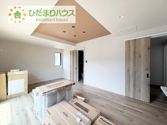 【居間・リビング】 | 牛久市中央1丁目　新築戸建　2号棟 | お子様が元気に遊べる広々としたリビングです！