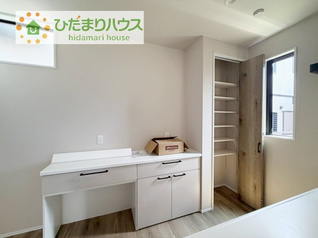 【キッチン】 | 牛久市中央1丁目　新築戸建　2号棟 | 収納力の高いカップボード付き！