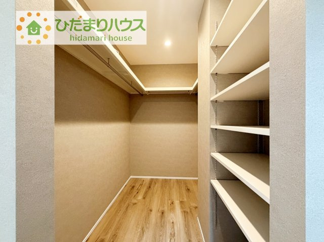 【収納】 | 牛久市中央1丁目　新築戸建　2号棟 | 家族みんなで共同で使える便利なウォークインクローゼット！