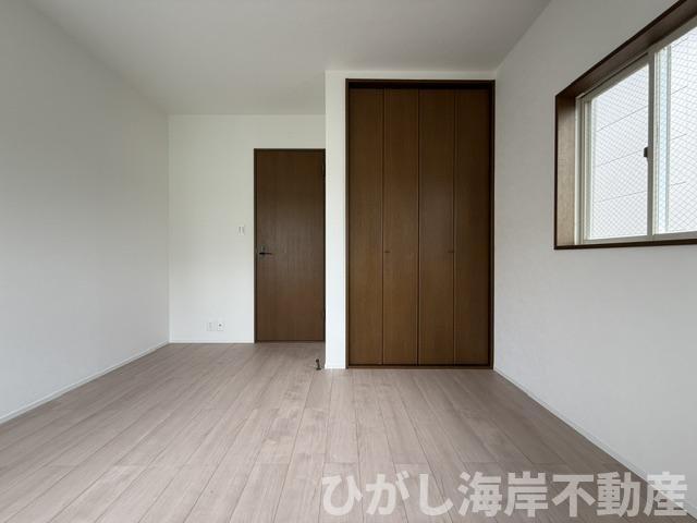 平塚市西八幡３丁目　中古戸建の内装|新規リフォーム完了！　6.3帖　洋室