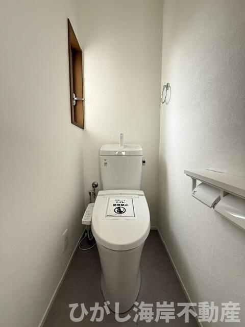 平塚市西八幡３丁目　中古戸建のトイレ|新規リフォーム完了！　洗浄機能付きお手洗い