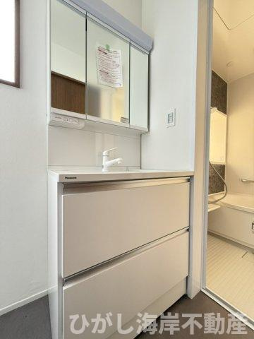 平塚市西八幡３丁目　中古戸建の独立洗面台|新規リフォーム完了！　三面鏡化粧台