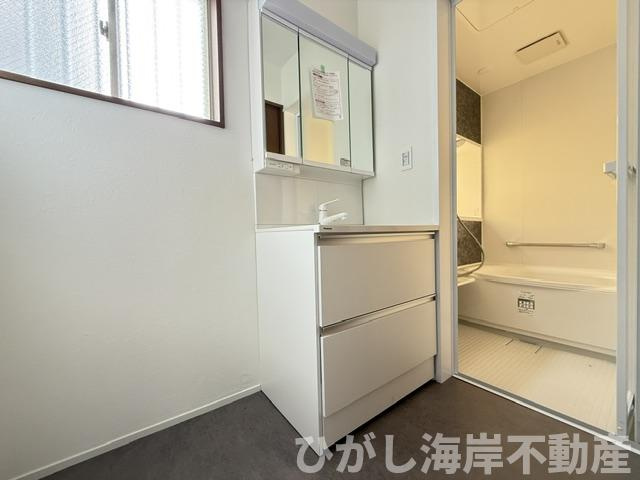 平塚市西八幡３丁目　中古戸建の脱衣所|新規リフォーム完了！　脱衣スペース