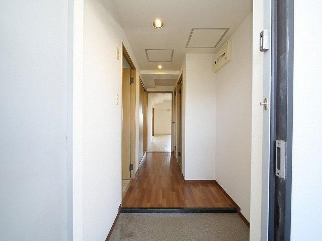 メゾンドール藤が丘の玄関