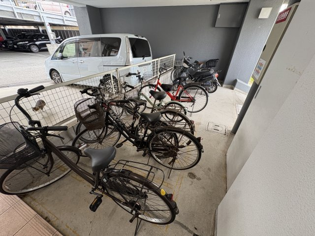 YKハイツ中崎Ⅱの駐車場