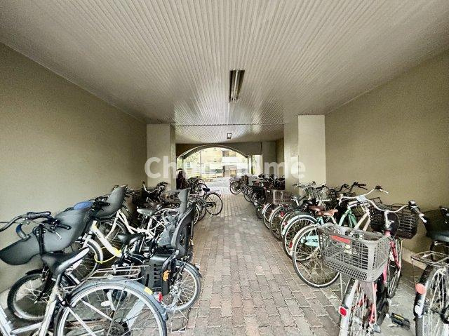 小松川グリーンハイツ1号棟の駐輪場|【自転車置き場】最新の空き状況や費用などの詳細は担当スタッフまでお問い合わせください。